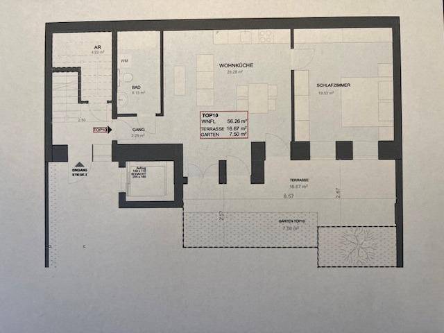 Grundriss einer Wohnung mit Wohnküche, Schlafzimmer, Bad und Terrasse mit Gartenanteil.
