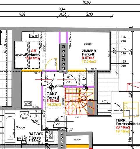Grundrissplan einer Etage mit Abstellraum, Zimmern, Bad und großer Terrasse.