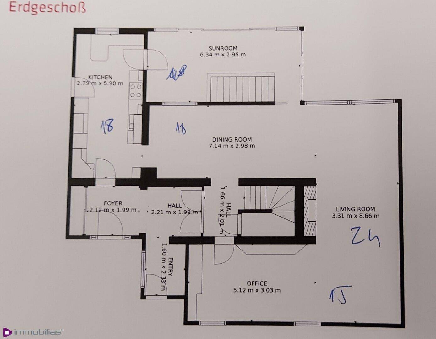 Grundriss des Erdgeschosses mit Küche, Esszimmer, Wohnzimmer, Büro und Wintergarten.