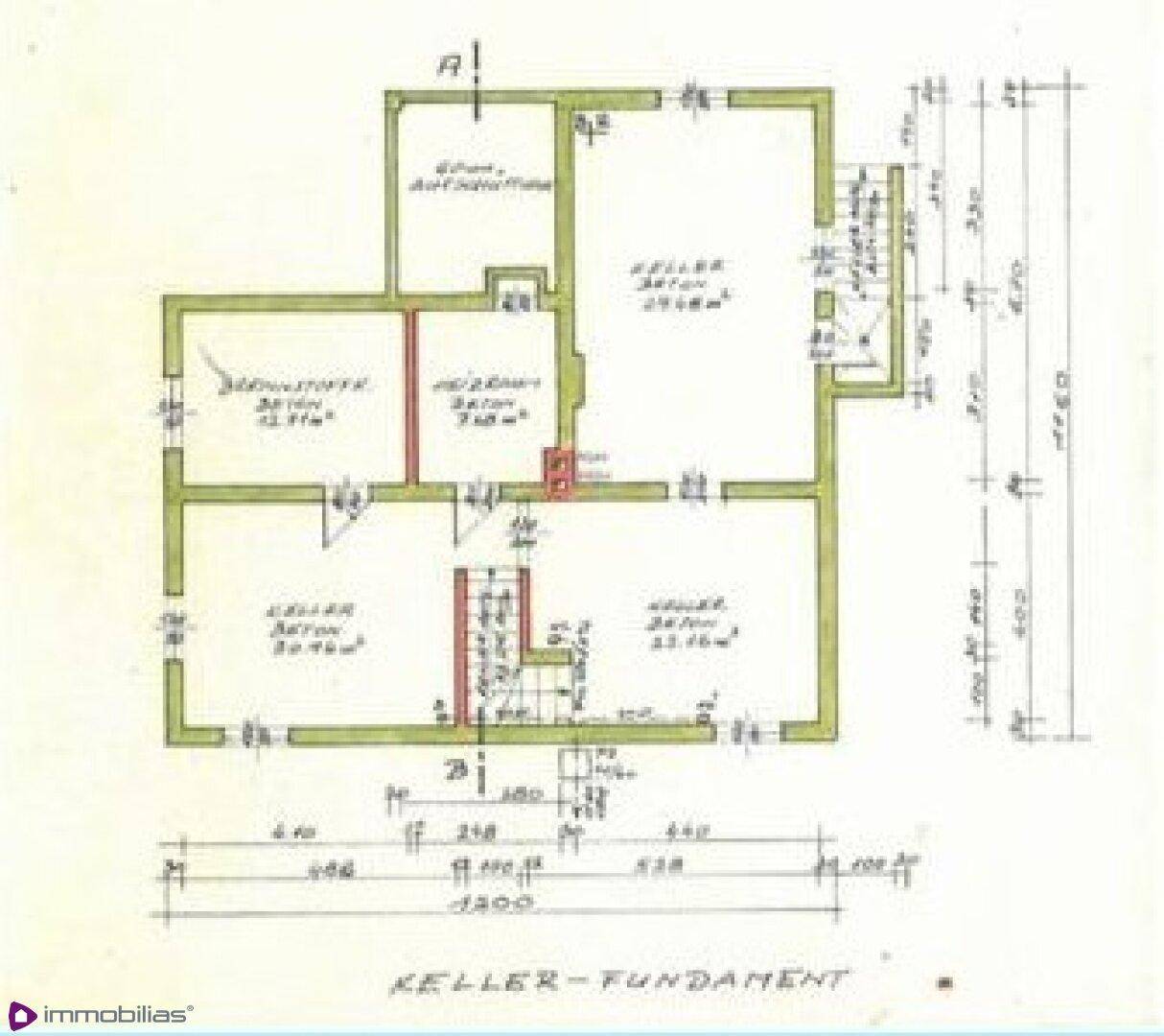Grundriss des Kellergeschosses mit mehreren Kellerräumen und Fundament.