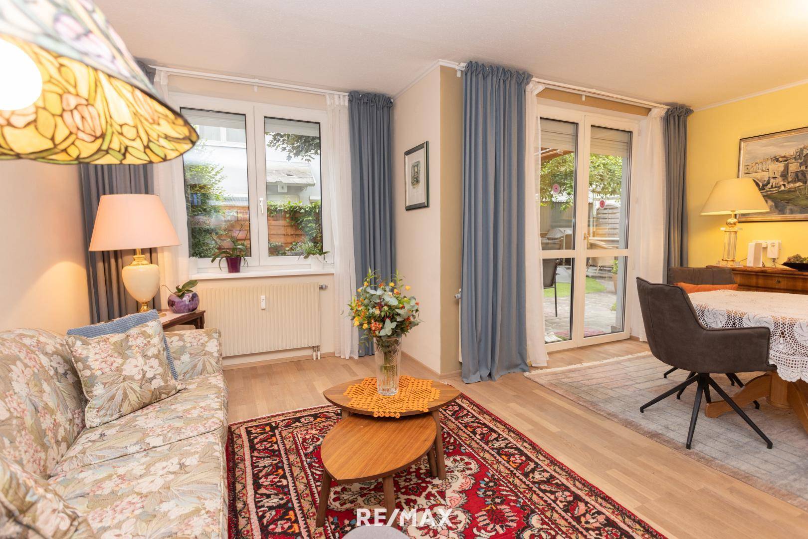 EG Wohnzimmer mit Terrassen-/Gartenzugang