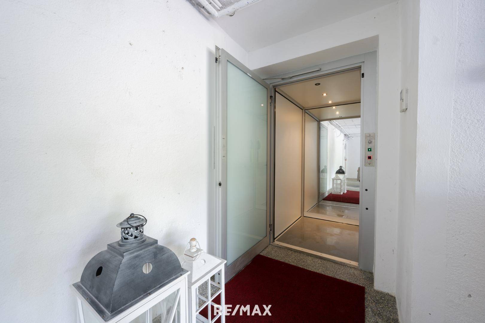 Lift in Garage