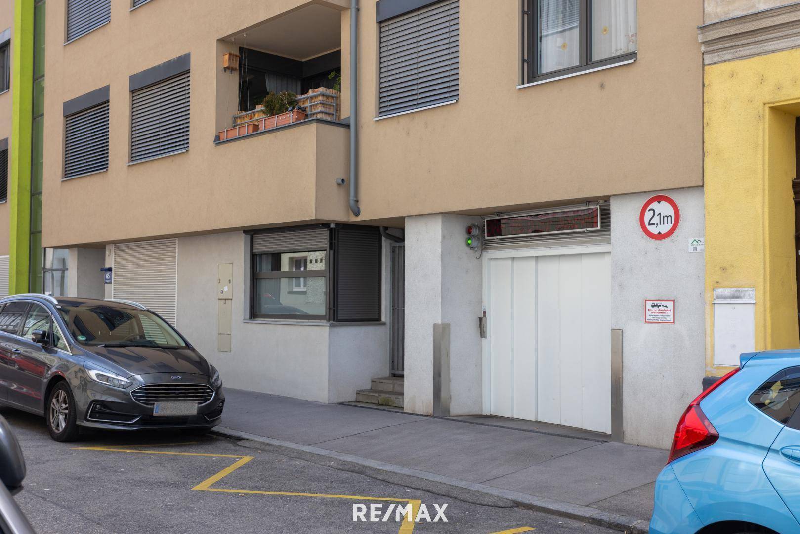 Haus / Garageneinfahrt