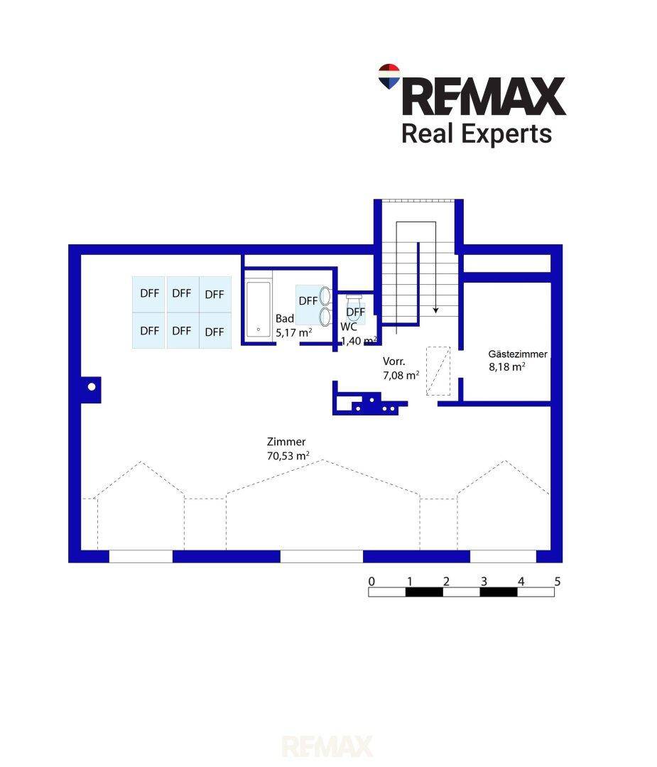 Grundriss des Dachgeschosses mit großem Zimmer, Bad, Gästezimmer und Dachfenstern.