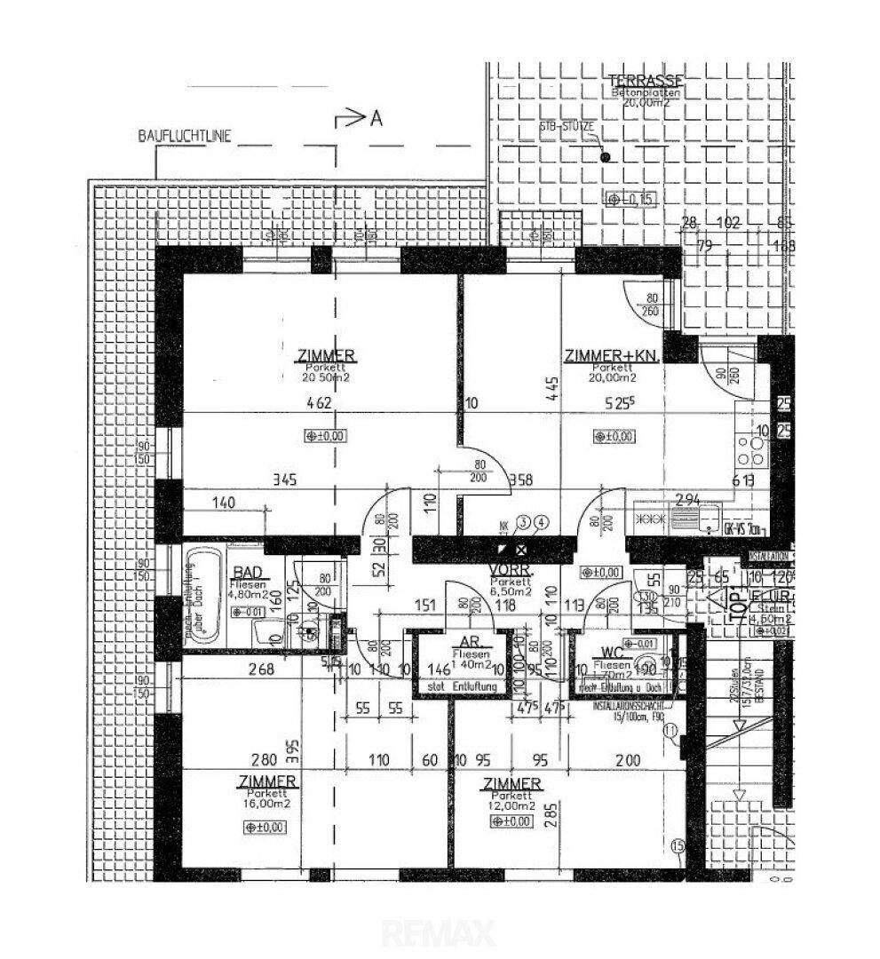 Detaillierter Grundriss einer Wohnung mit mehreren Zimmern, Bad, WC und einer großen Terrasse.