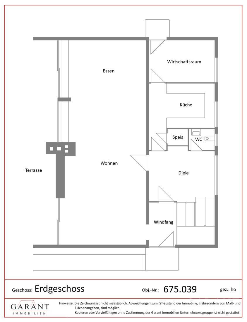 Grundriss des Erdgeschosses mit Wohn-, Essbereich, Küche und Terrasse.
