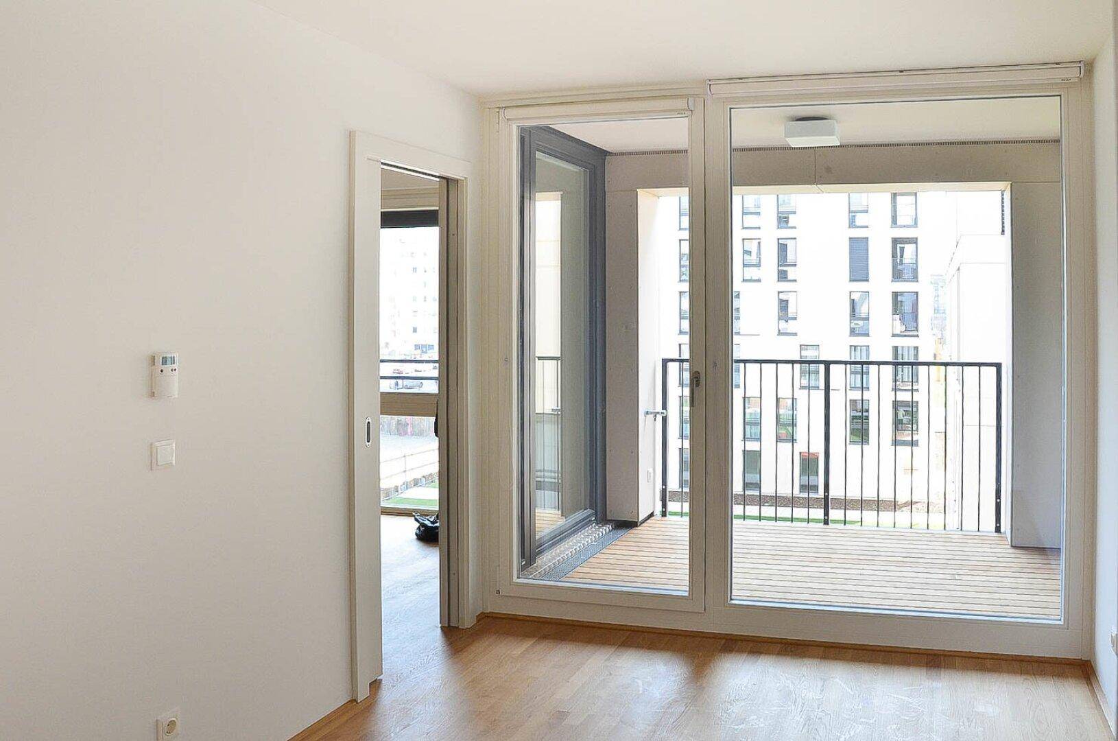 Blick vom Schlafzimmmer auf Loggia