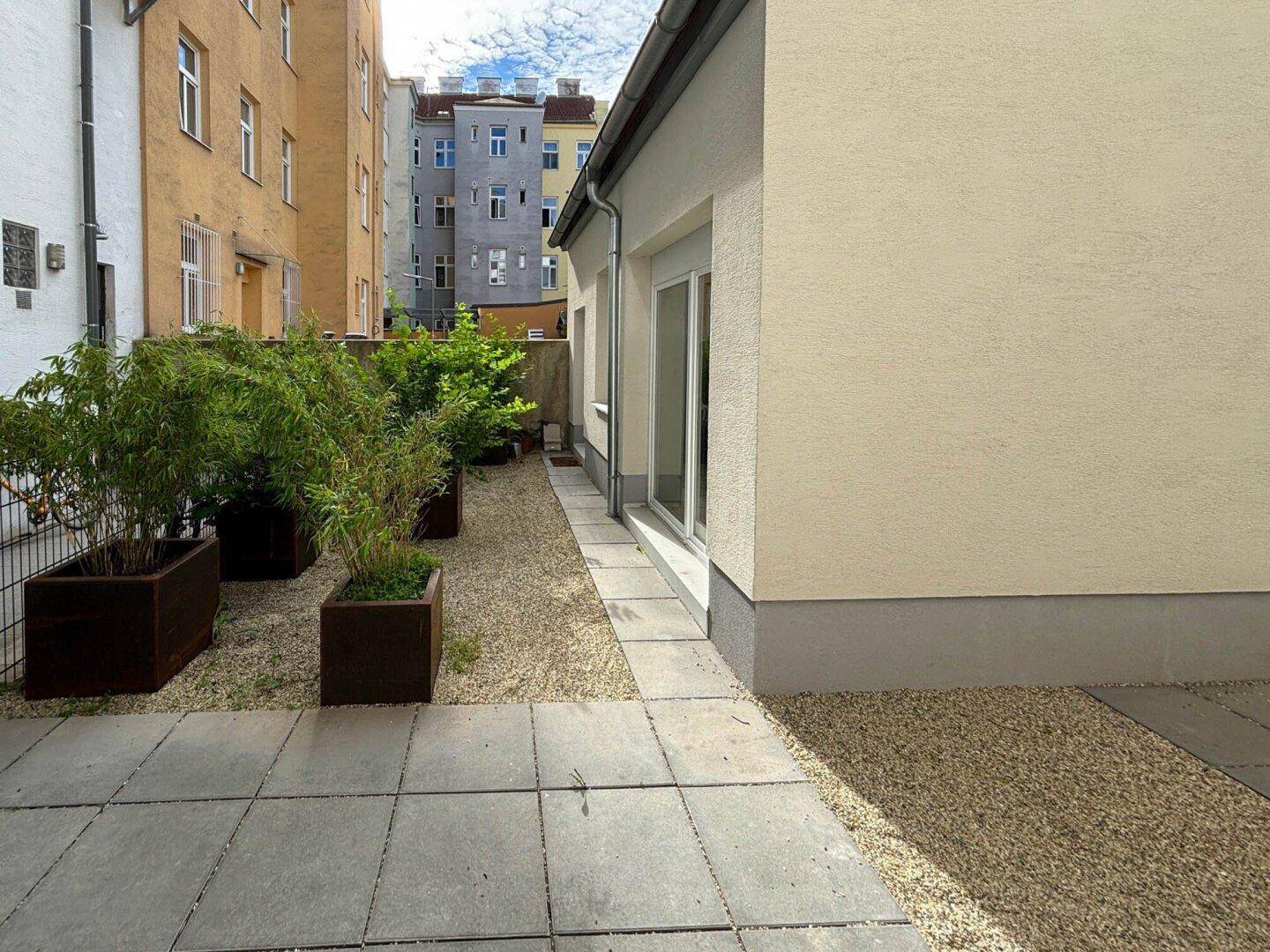 Vorplatz / Terrasse