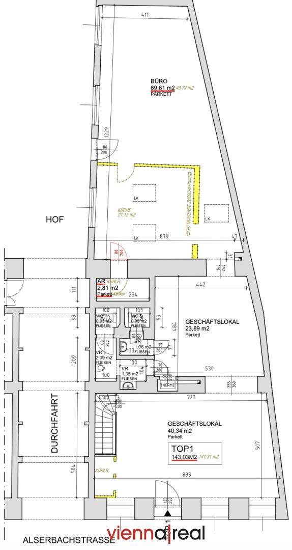 Grundrissplan zeigt ein Büro und zwei Geschäftsräume mit Flächenangaben und Hofzugang.