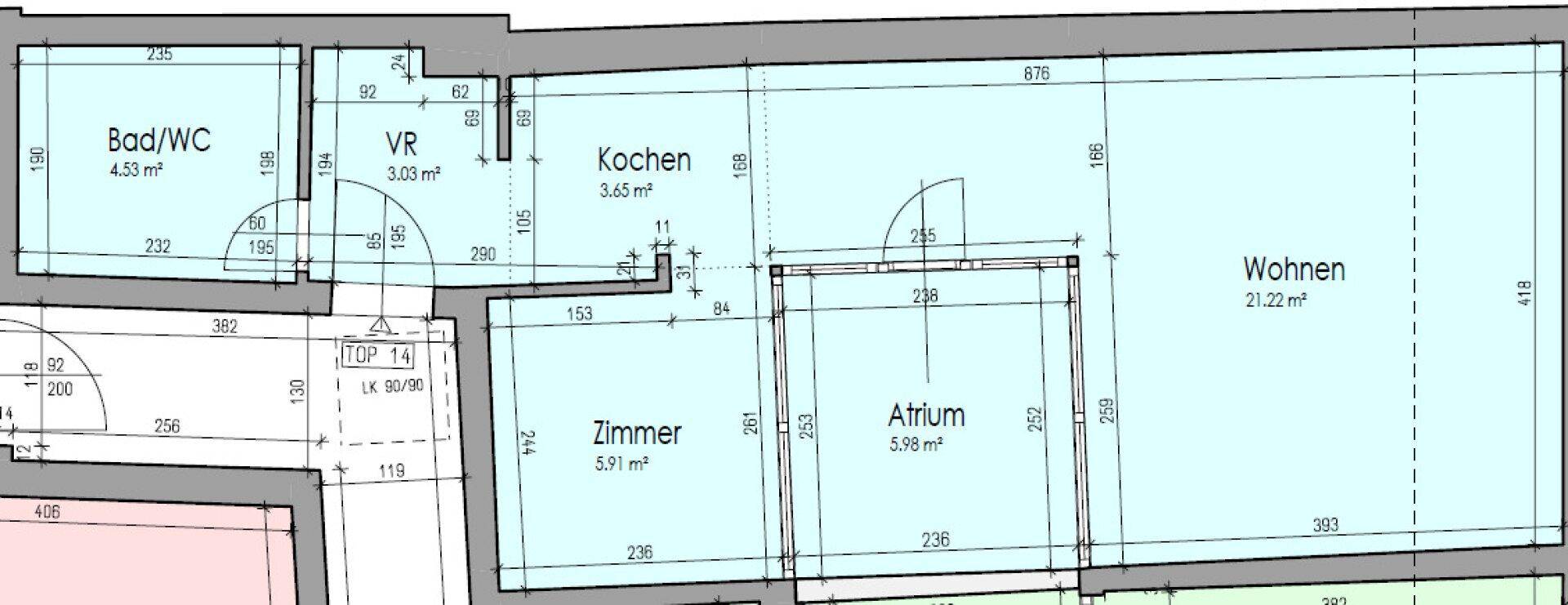 Grundriss der Wohnung mit Zimmern, Küche, Bad/WC und Atrium.