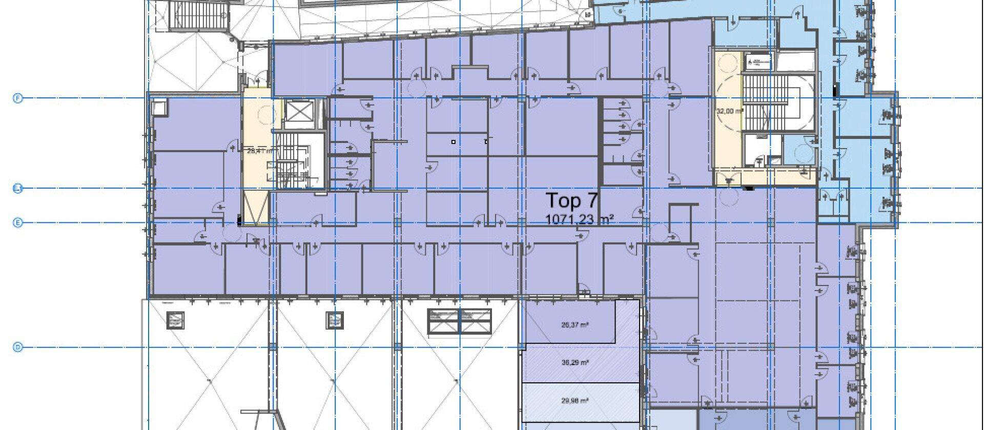 Detaillierter Grundriss einer Etage mit verschiedenen Büroeinheiten und Gemeinschaftsbereichen.