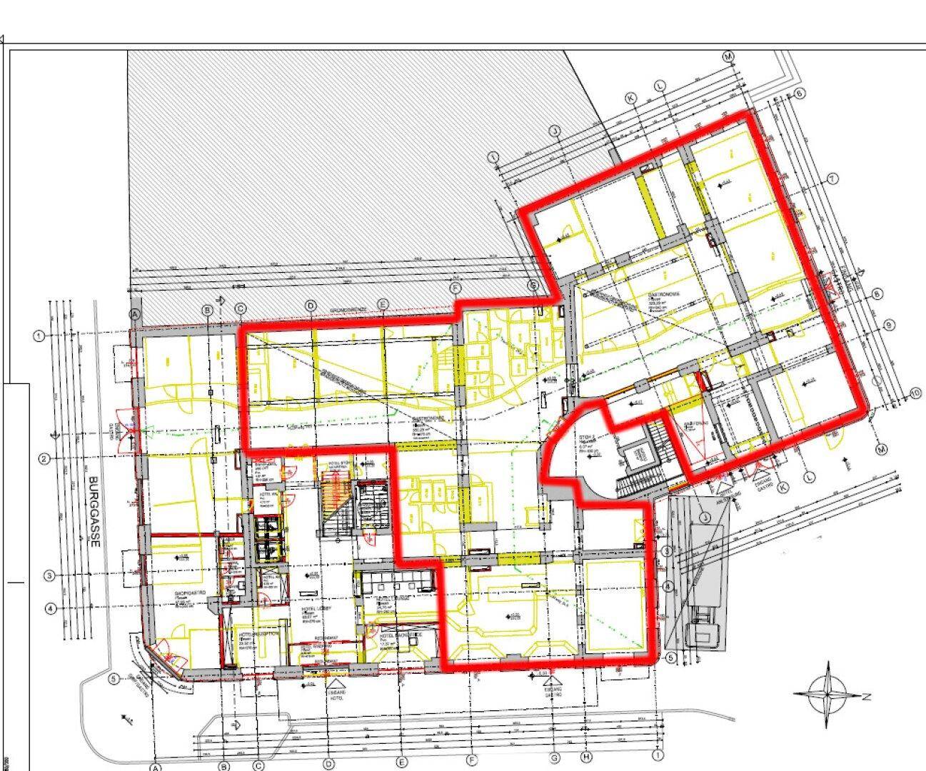 Detaillierter Grundrissplan mit mehreren Wohneinheiten und Treppenhaus, rot umrandet zur Hervorhebung der relevanten Bereiche.