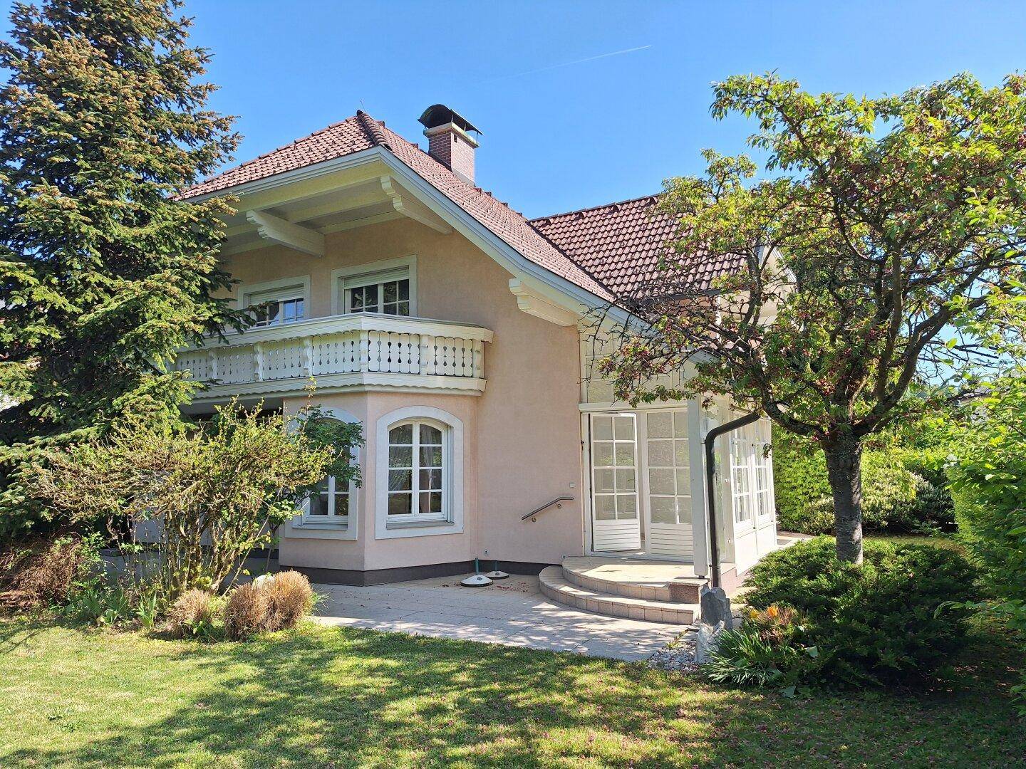 360 TOUR / Besonders charmante, gepflegte Einfamilienvilla in bester Lage von Krumpendorf am Wörthersee - Ansicht 3