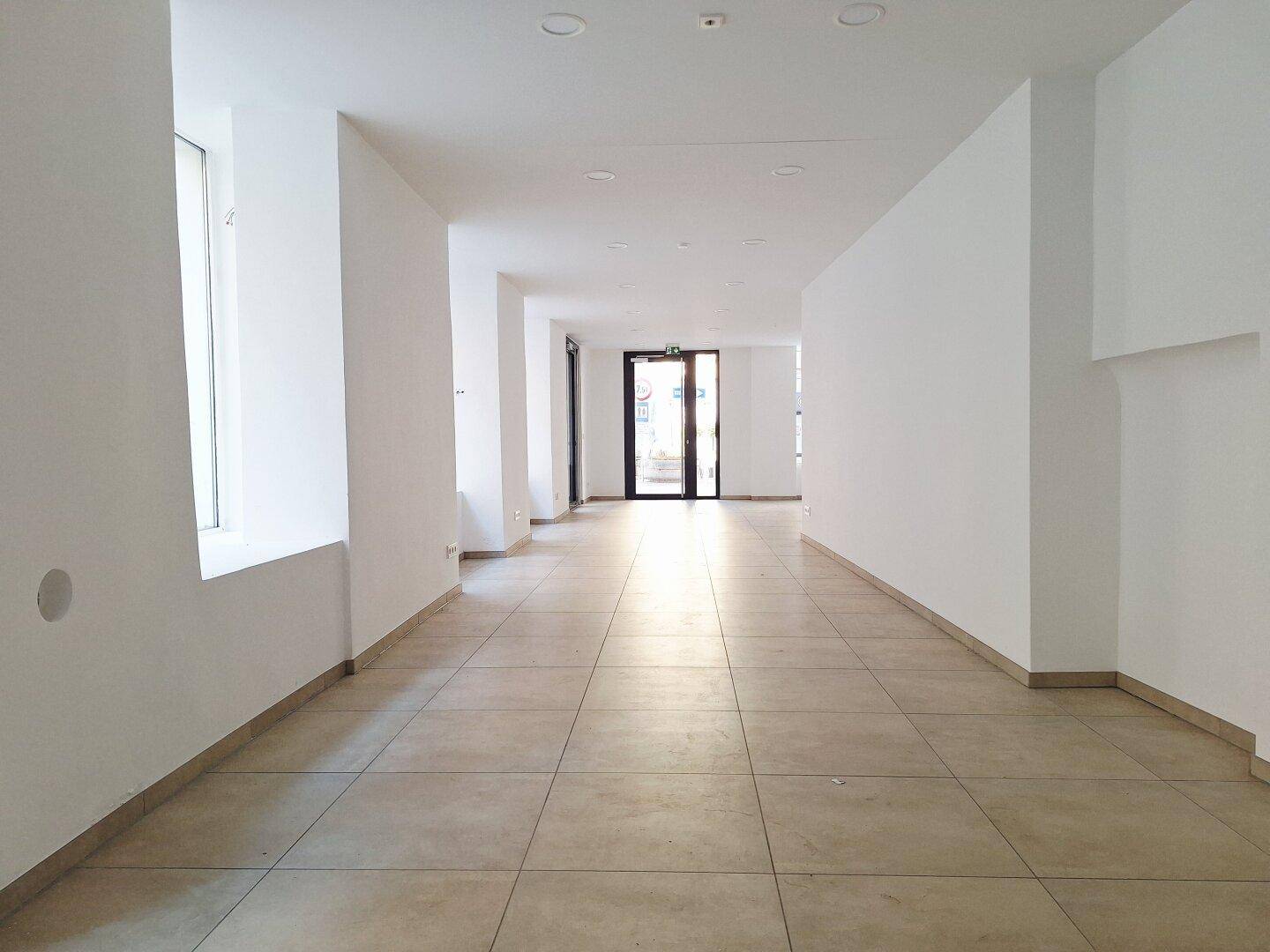 360° TOUR / Einzigartiges Geschäftslokal / Büro / Gastronomie / Praxis in wunderschönem Barockhaus – pohled 4