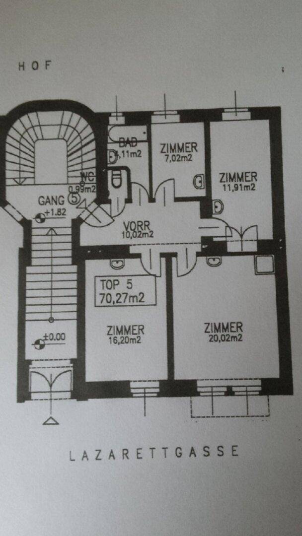 Grundrissplan mit mehreren Zimmern, Bad, WC und Gang, inklusive Flächenangaben.