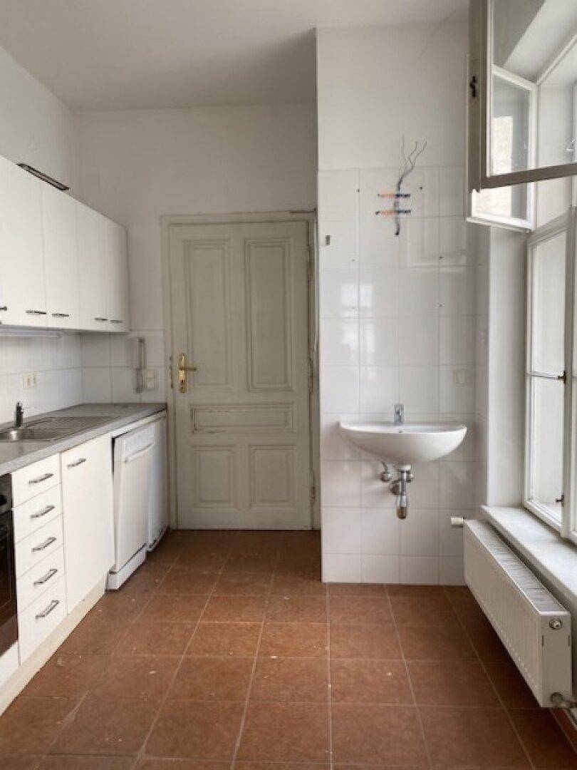 Vorraum mit Küchenzeile und Dusche