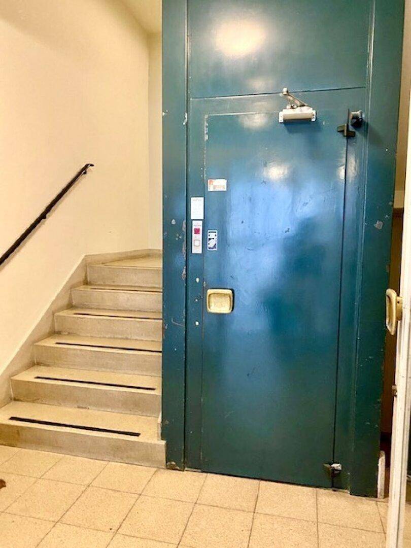 Stiegenhaus mit Lift