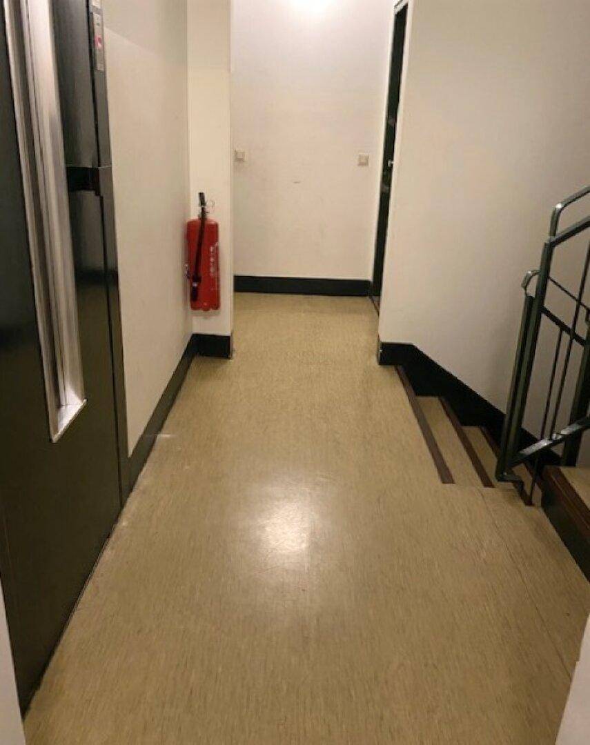 Stiegenhaus mit Lift