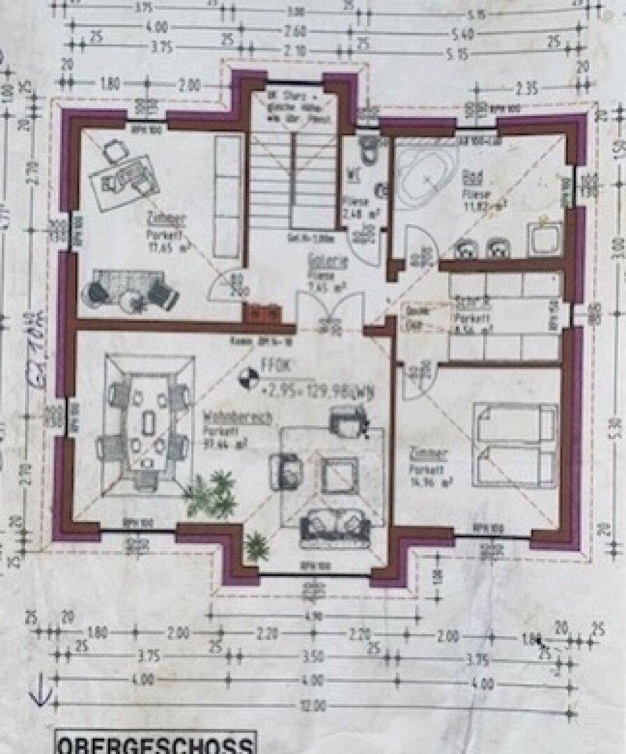 Grundriss des Obergeschosses mit Schlafzimmern, Badezimmer und einer Galerie.