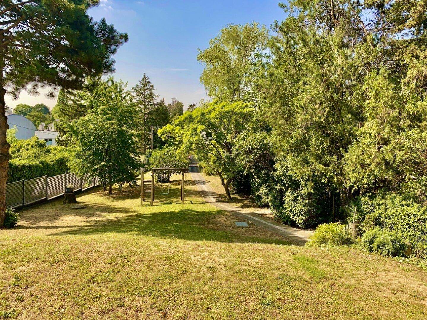 Traumhaftes Haus mit großem Garten und herrlichem Grünblick in zentraler Lage, Baujahr 2013, 2 Geschosse + Wohnkeller, Garage, Fitnessraum, Gersthof, Linie 41! – pohled 3