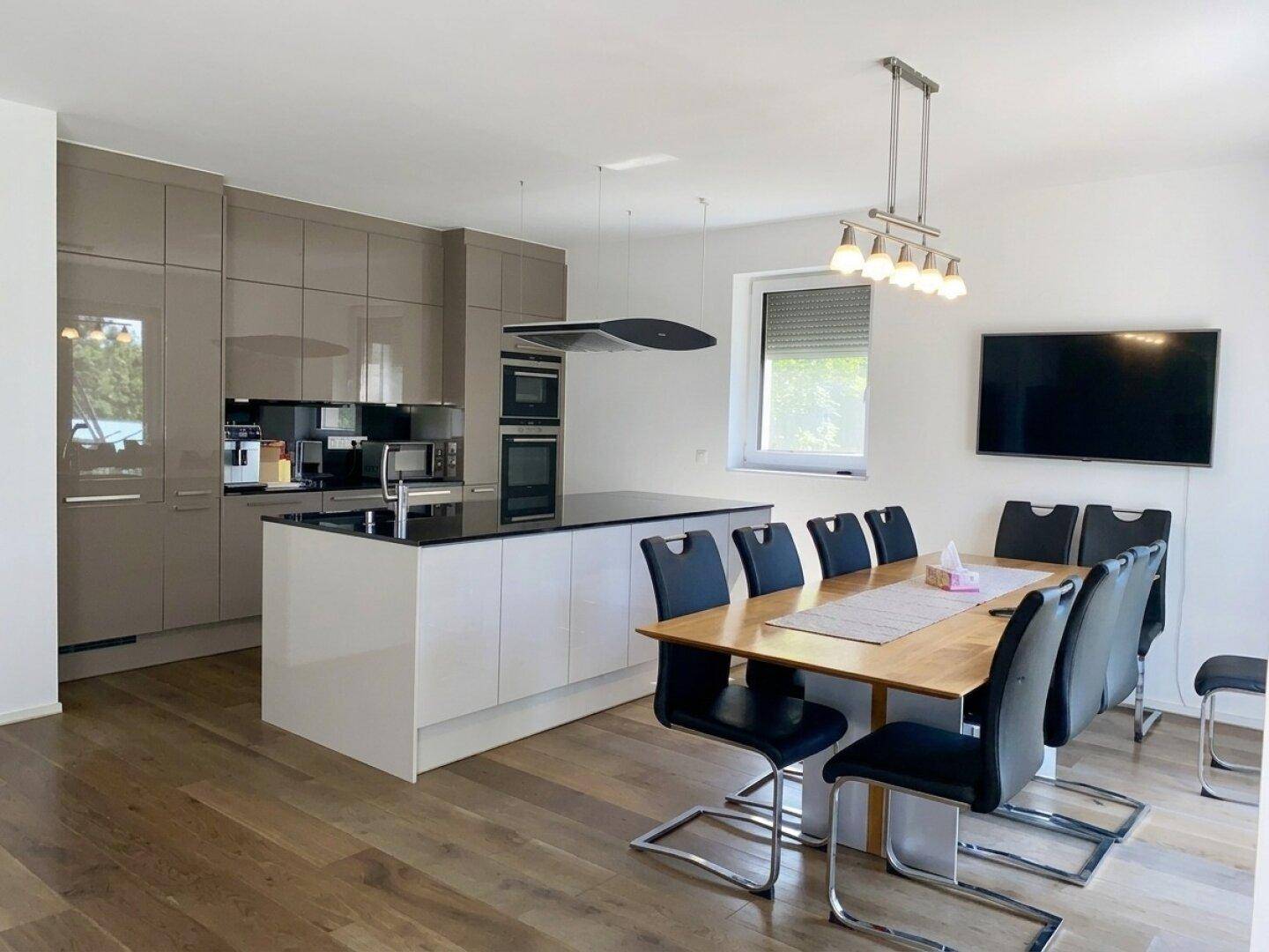 Traumhaftes Haus mit großem Garten und herrlichem Grünblick in zentraler Lage, Baujahr 2013, 2 Geschosse + Wohnkeller, Garage, Fitnessraum, Gersthof, Linie 41! – pohled 4
