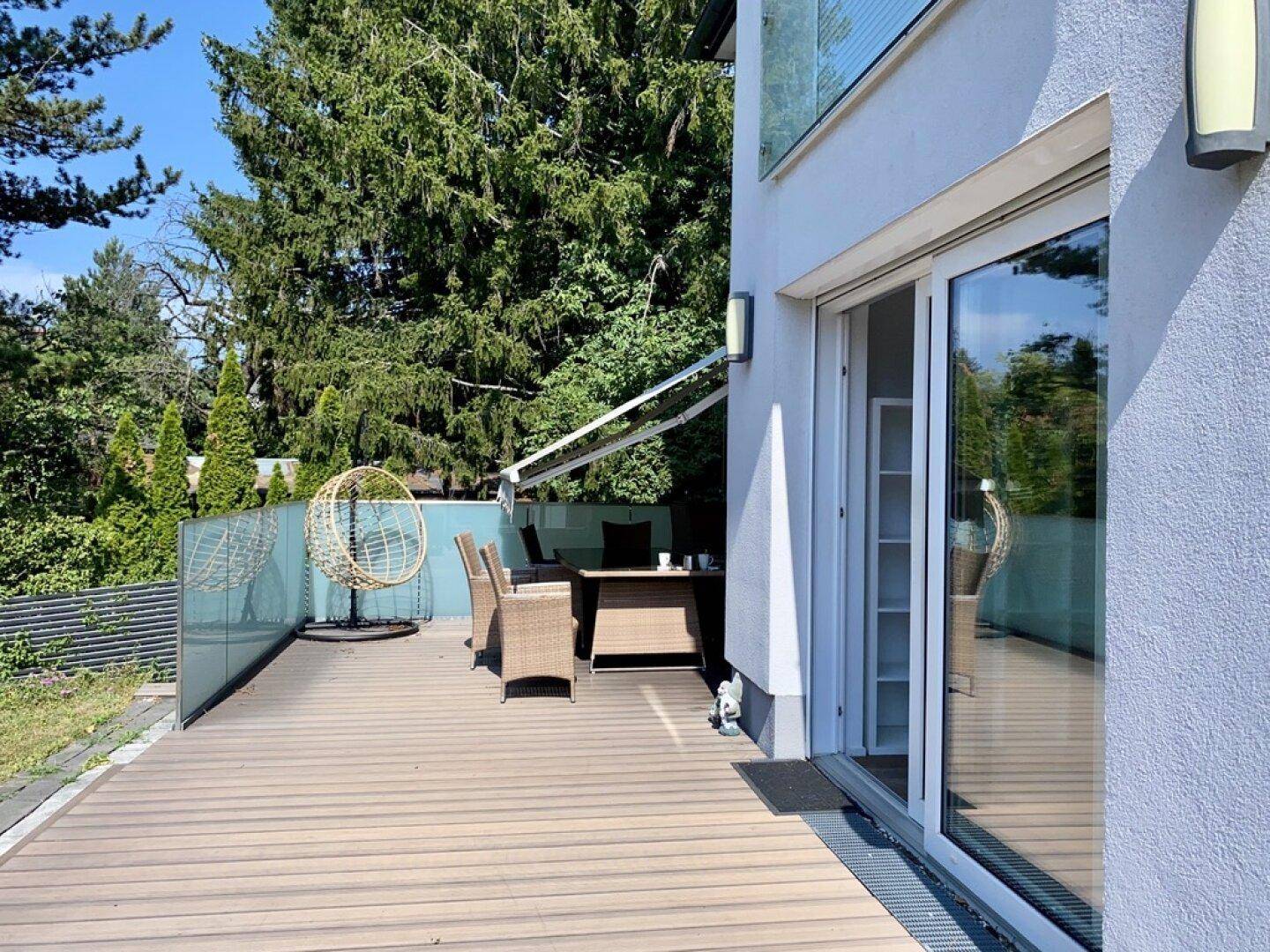 Traumhaftes Haus mit großem Garten und herrlichem Grünblick in zentraler Lage, Baujahr 2013, 2 Geschosse + Wohnkeller, Garage, Fitnessraum, Gersthof, Linie 41! – pohled 6