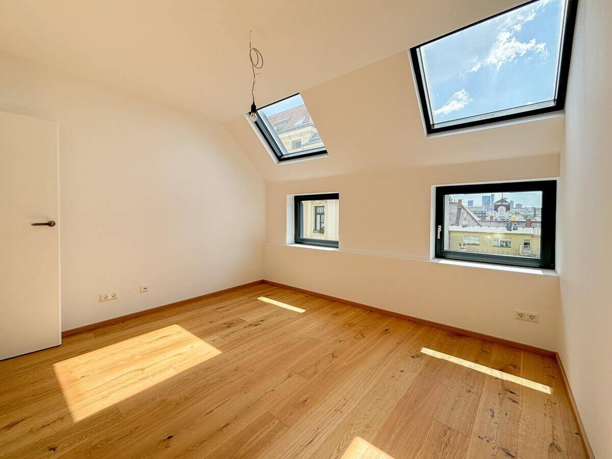Hochwertig ausgestattete Dachgeschoßwohnung mit Terrasse und Fernblick Nähe Mariahilferstraße - Mehr