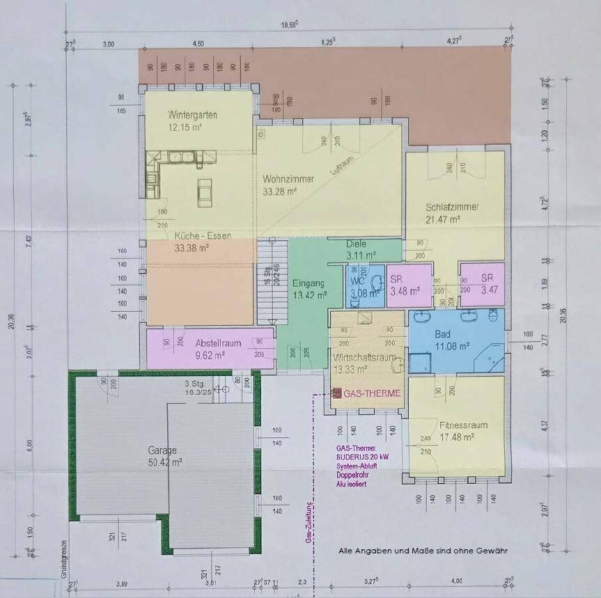 Grundriss des Erdgeschosses mit Wintergarten, offener Küche, Wohnzimmer und Garage.