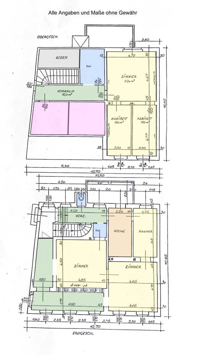 Detaillierter Grundriss des Ober- und Erdgeschosses mit Raumaufteilung und Maßen.
