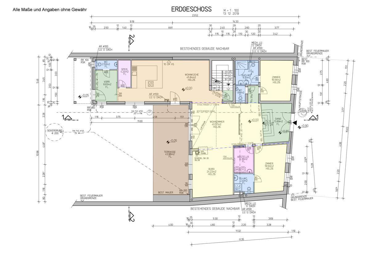 Detaillierter Grundriss des Erdgeschosses mit offener Raumaufteilung und Terrasse.