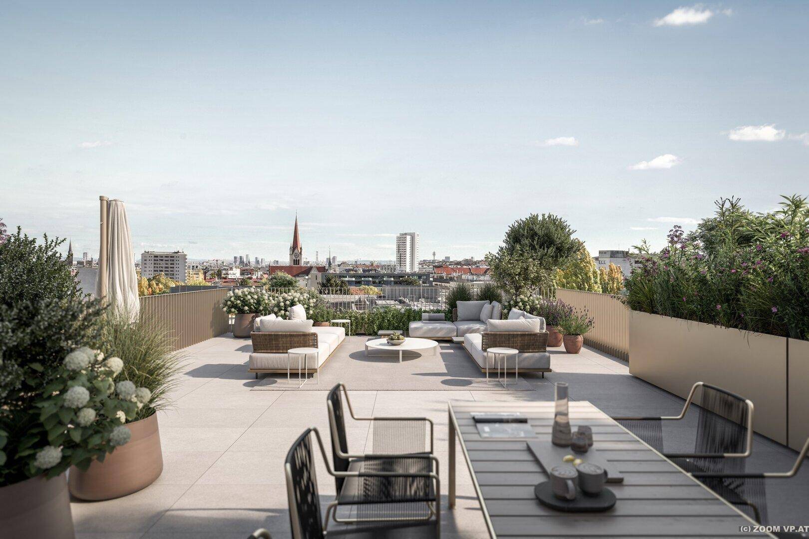 Exklusive Dachterrasse mit Panoramablick über die Stadt und stilvollen Outdoor-Möbeln.