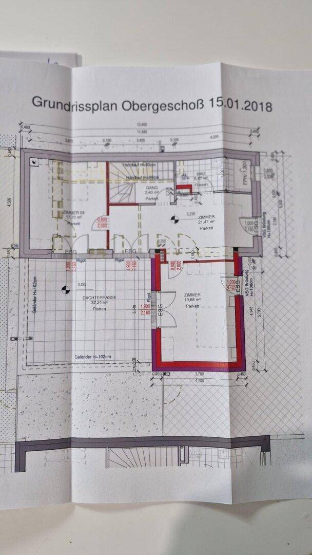 Grundrissplan des Obergeschosses mit Dachterrasse und Schlafzimmern.
