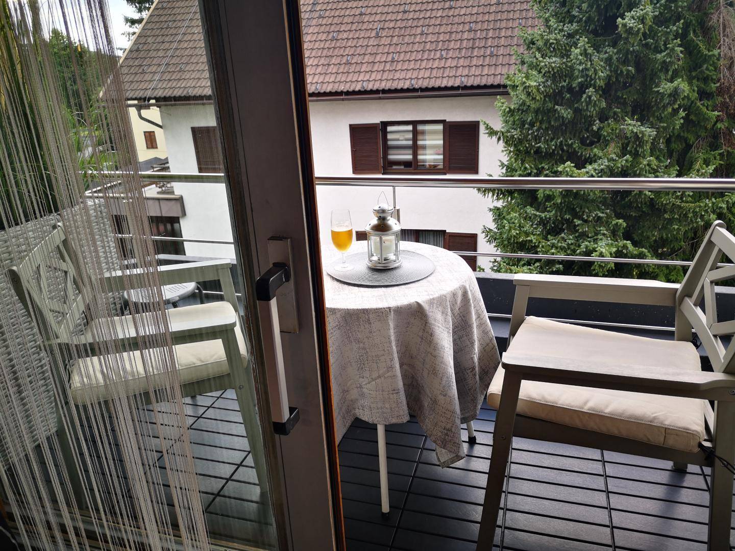 der gemütliche, kleine Balkon