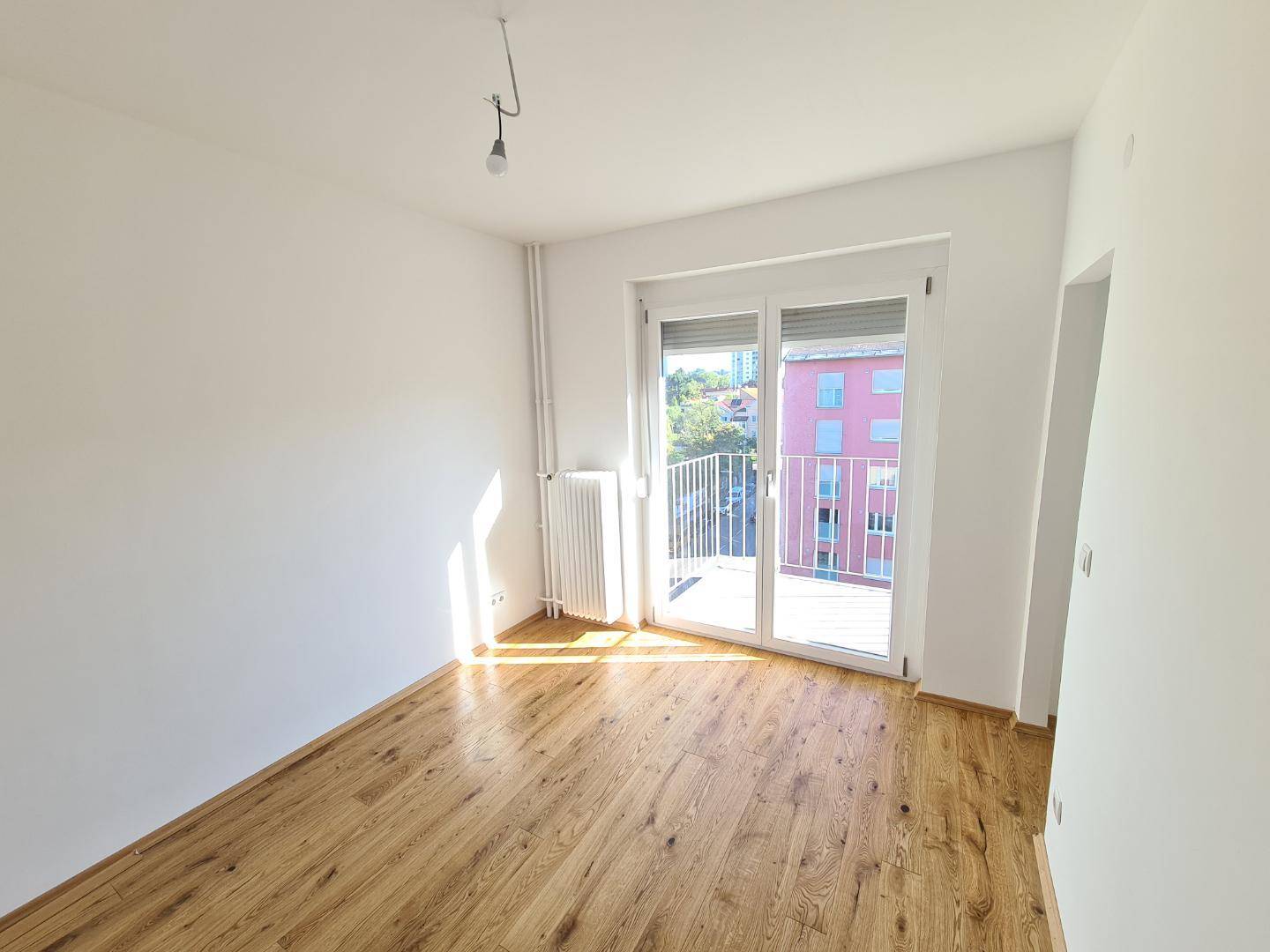 Zimmer mit Balkon