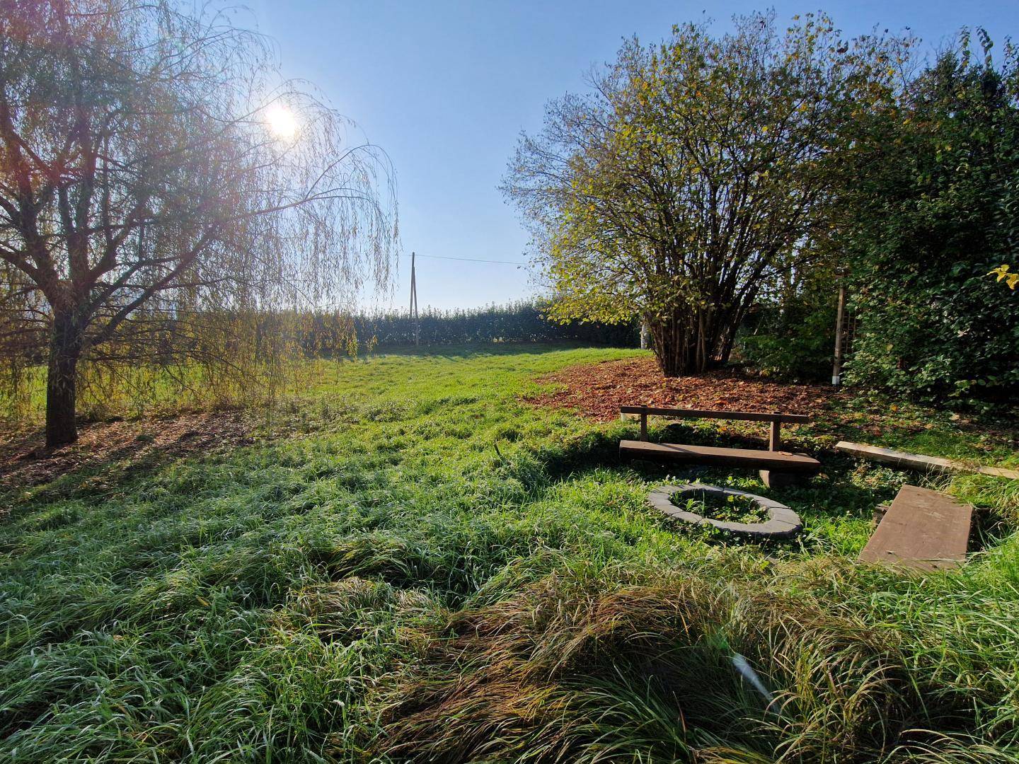 Garten mit Feuerstelle