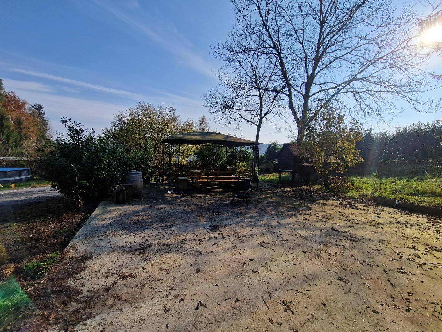 betoniertes Fundament für Carport