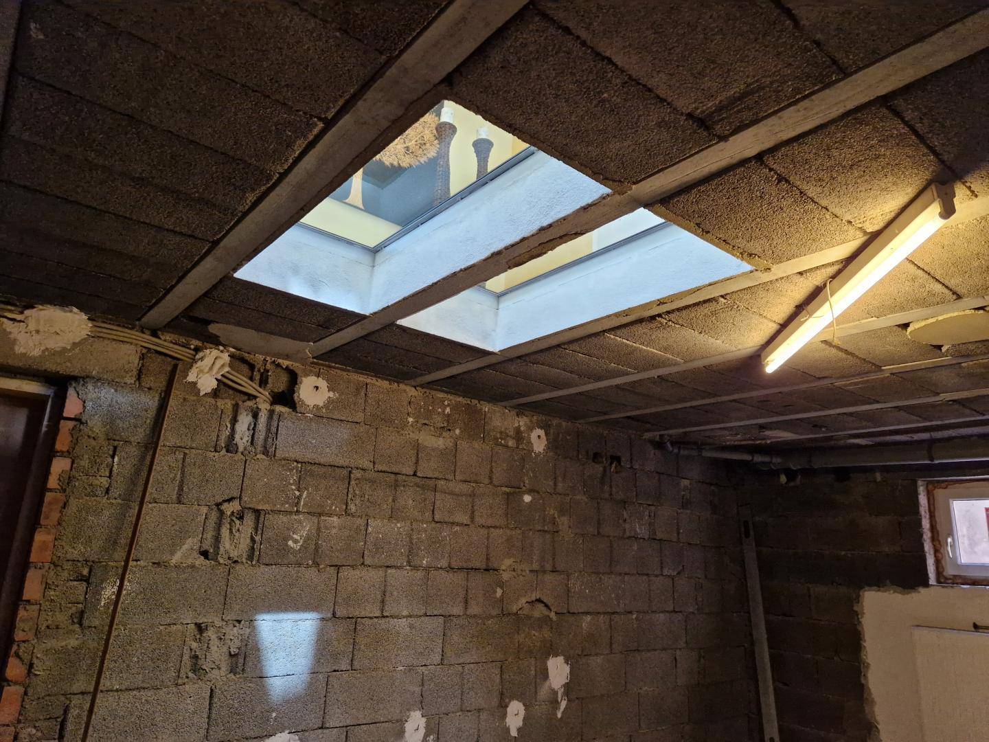 Sichtfenster Vorraum in möglichen Weinkeller