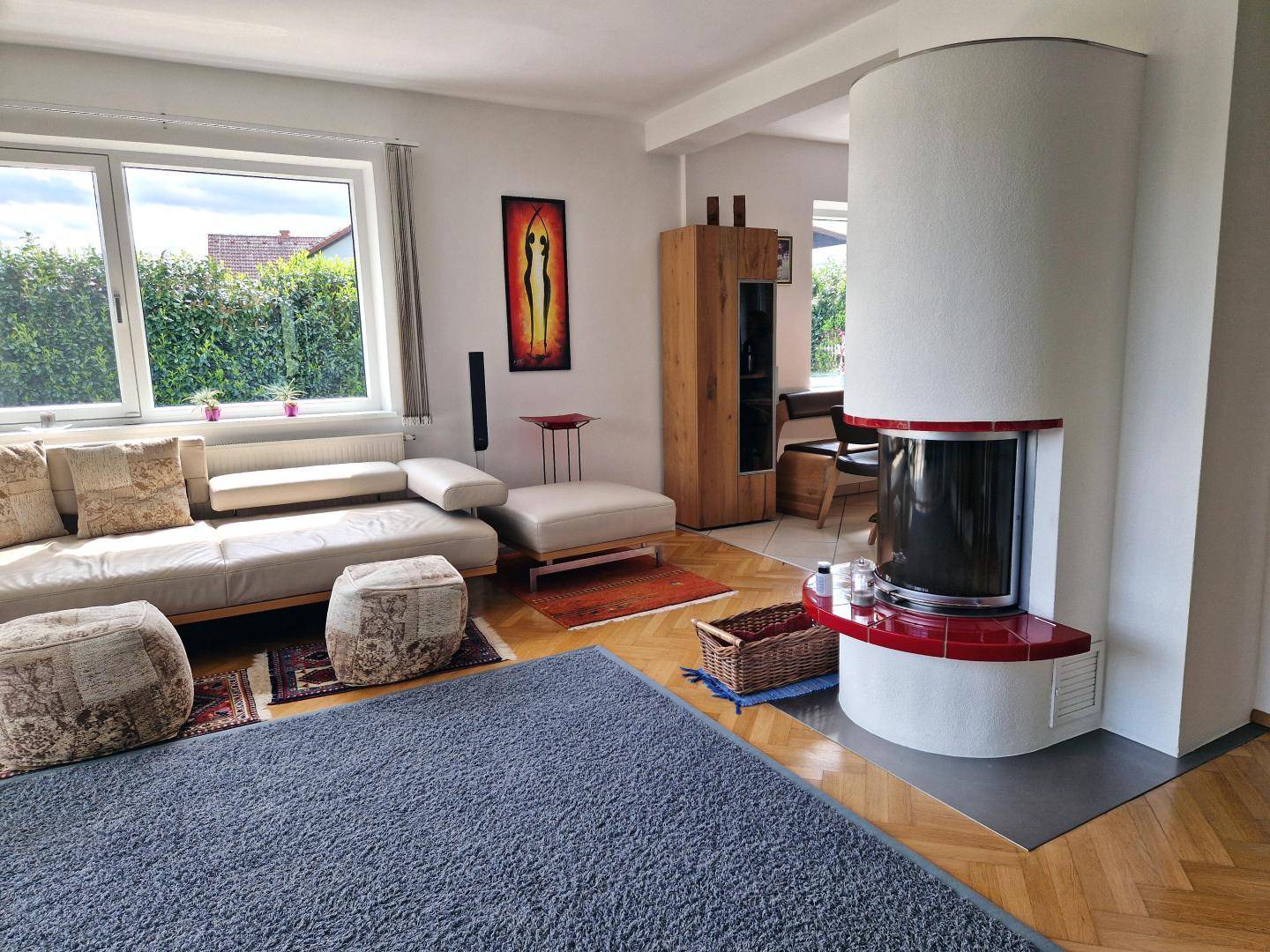 Wohnzimmer mit Kamin