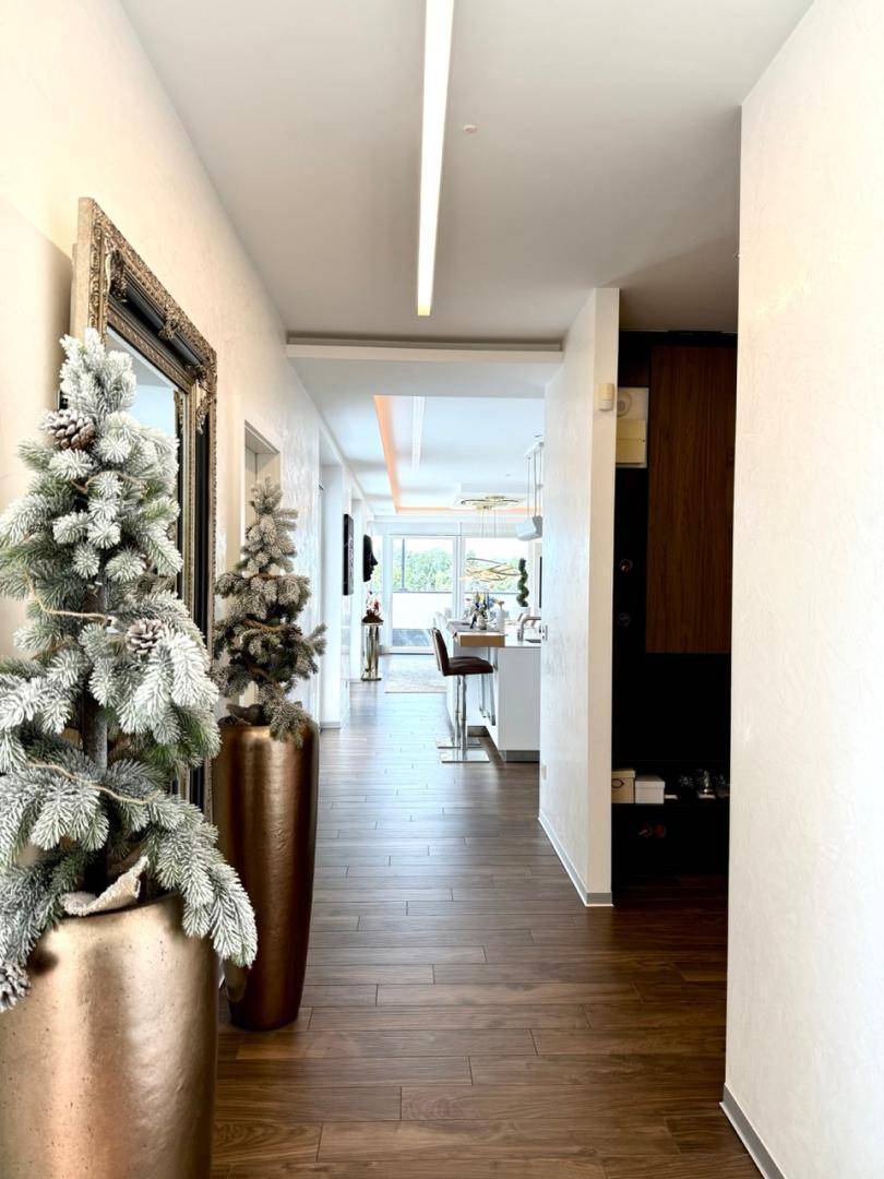 Eingangsbereich mit Blick in den Wohnraum