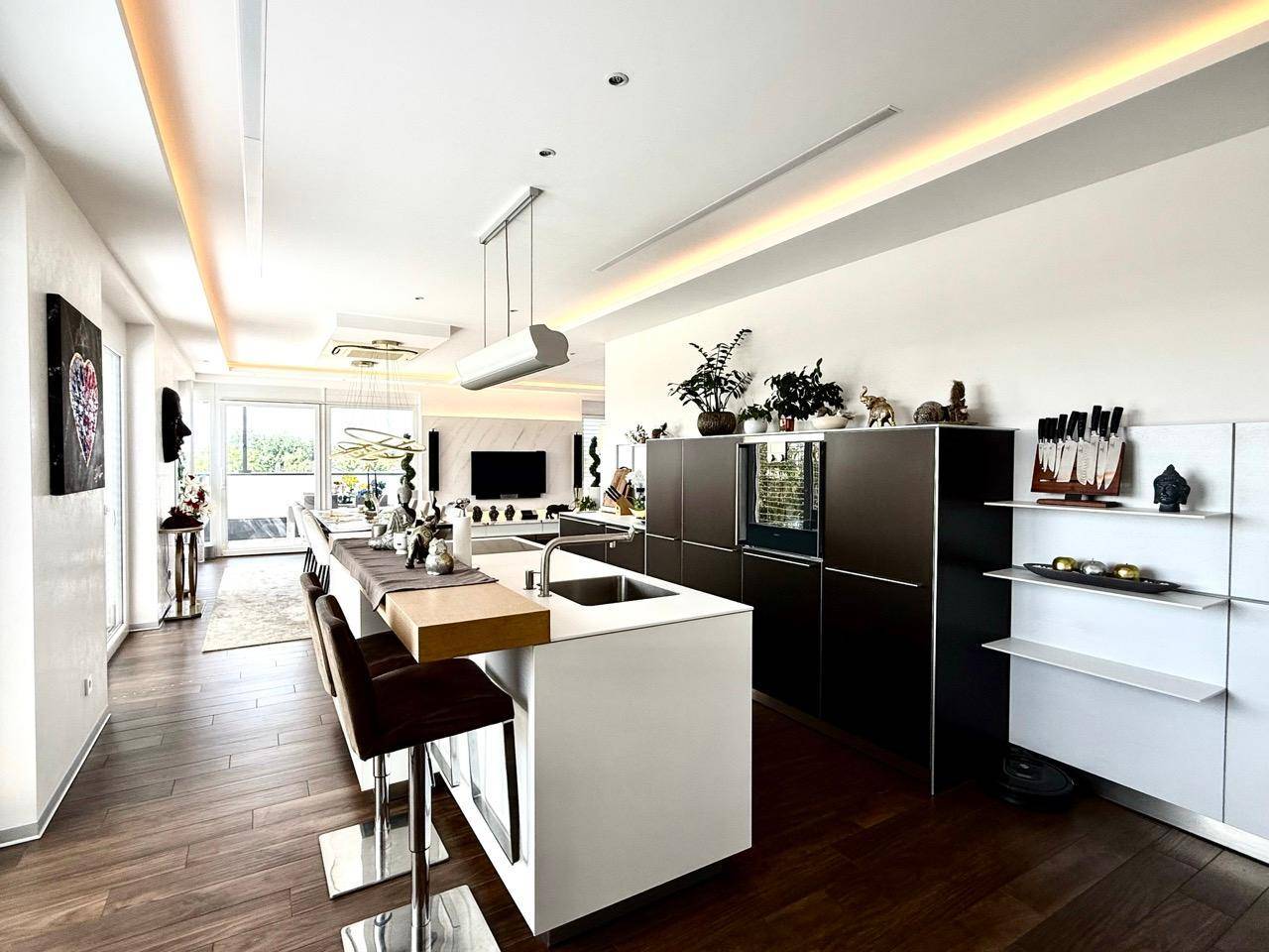 Viel Stauraum und Platz zum Kochen