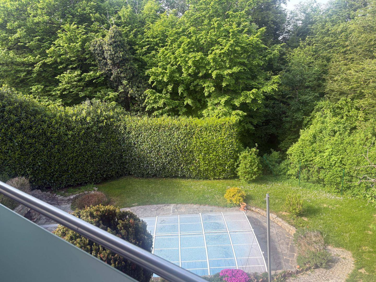 Garten mit Pool