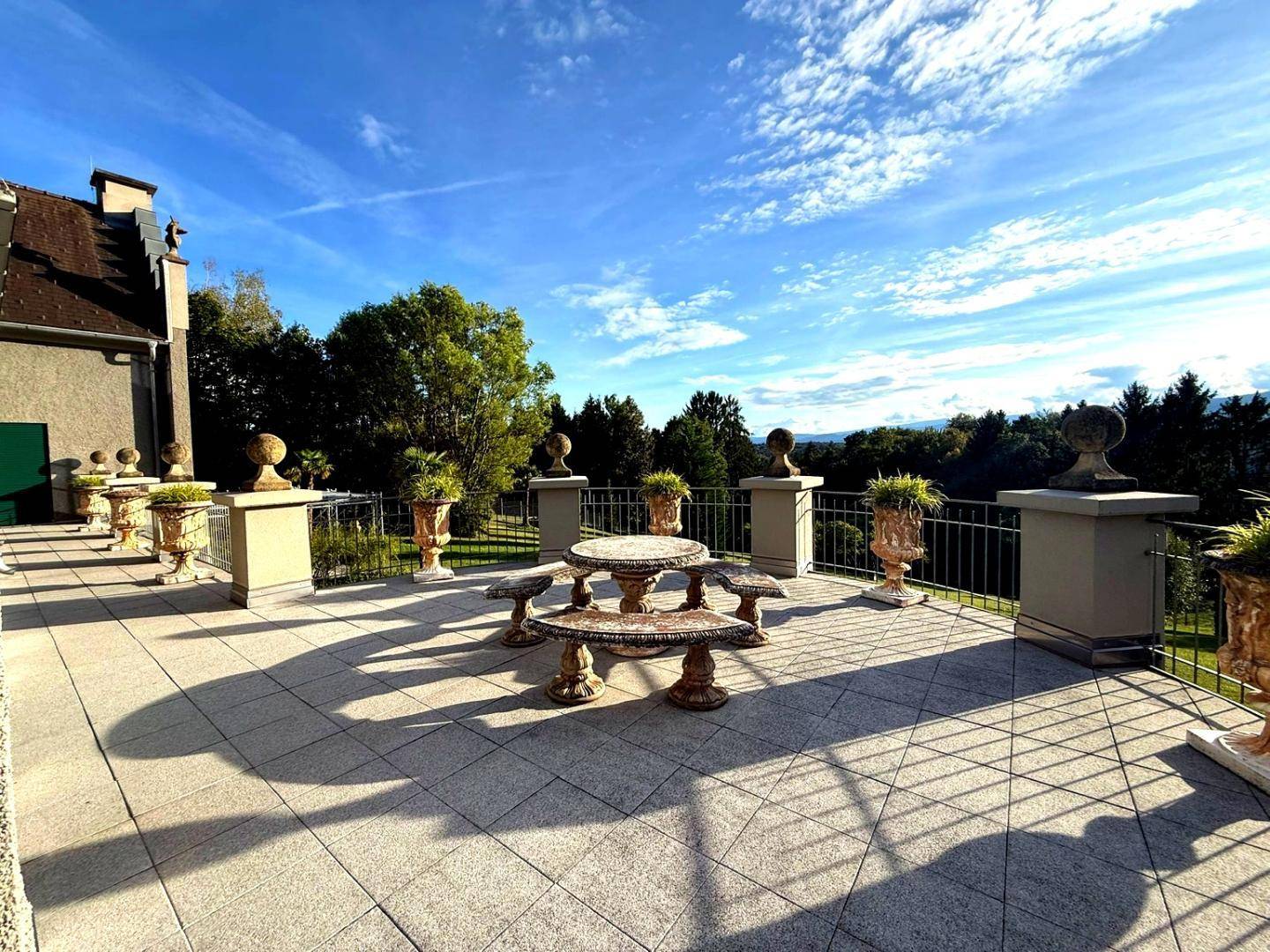 Großzügige Terrasse