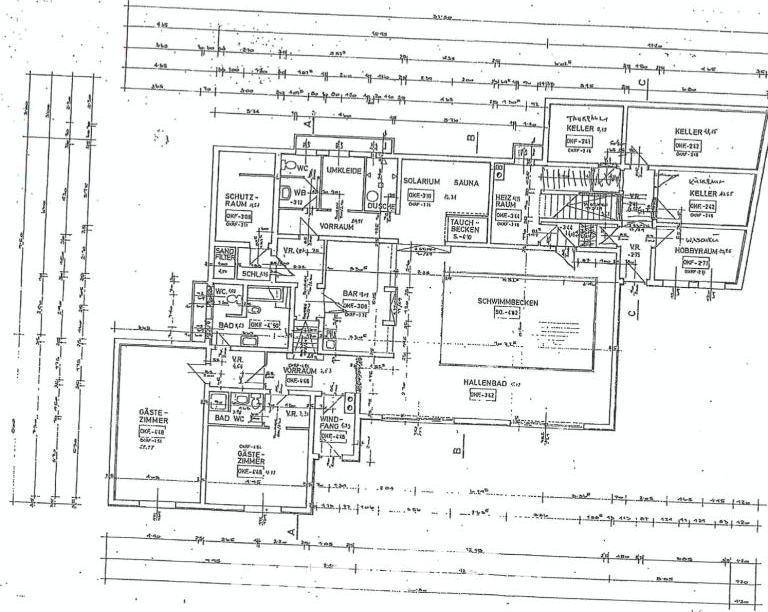 Grundriss des Untergeschosses mit Schwimmbad, Sauna und weiteren Funktionsräumen.