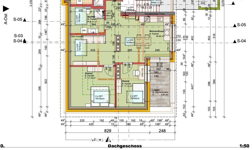 Detaillierter Grundriss des Dachgeschosses mit Wohn-Essbereich, Zimmern und Loggia.