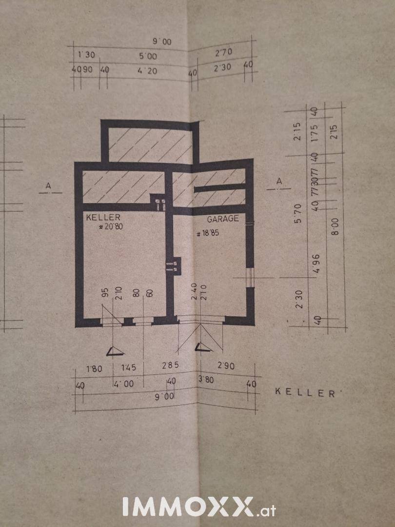 Grundriss des Kellers mit Abstellraum und Garage, ideal für zusätzlichen Stauraum.