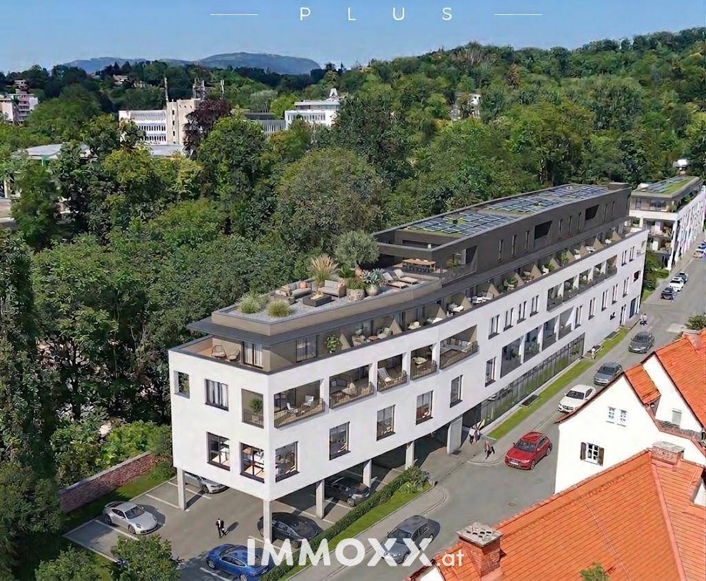 Moderne Wohnanlage mit mehreren Etagen, Dachterrassen und Tiefgaragenplätzen, umgeben von viel Grün.