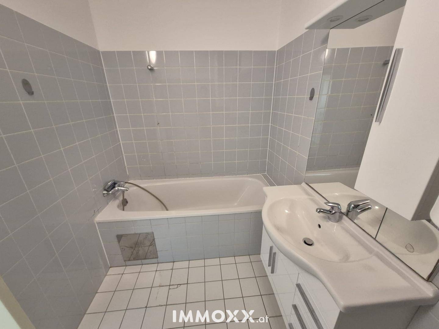 Bad mit Badewanne