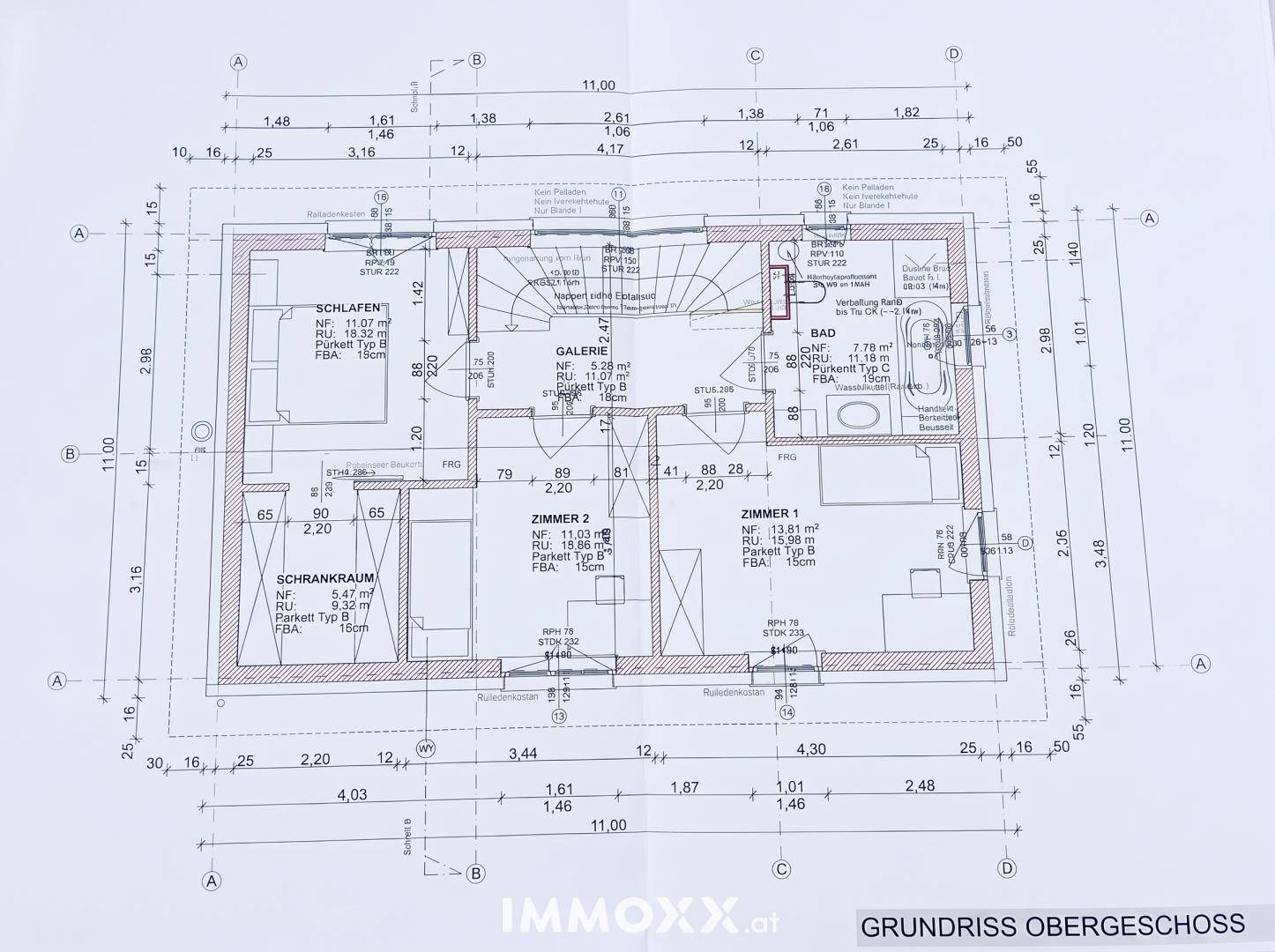 Grundriss des Obergeschosses mit Schlafzimmern, Galerie, Badezimmer und begehbarem Kleiderschrank.