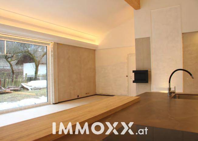 Blick in das Wohn-, Esszimmer der Hauptvilla