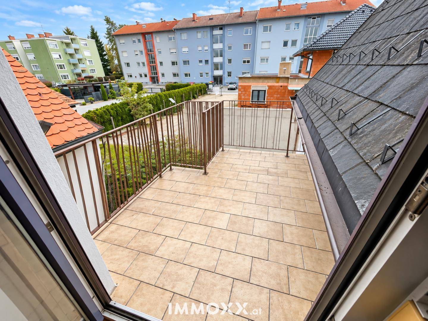 Heller Balkonblick u¨ber den Innenhof